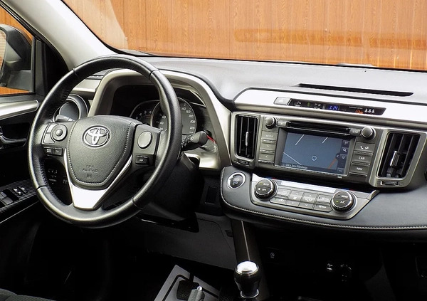 Toyota RAV4 cena 62900 przebieg: 179000, rok produkcji 2015 z Raciąż małe 436